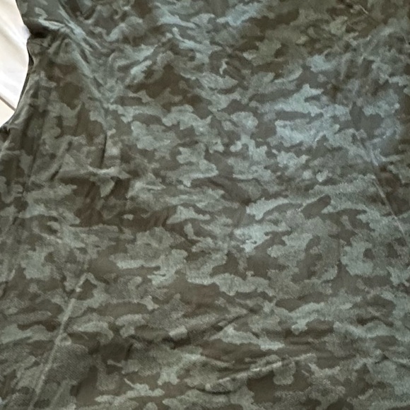 Lululemon 1/4 Zip - Picture 3 of 6